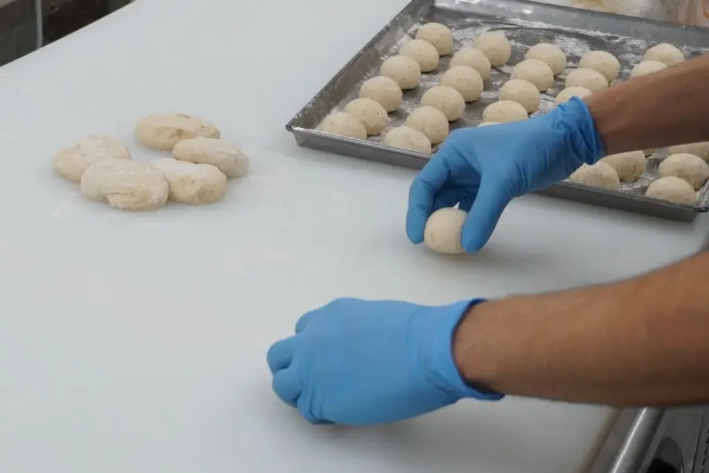 12坪のベーカリー工場