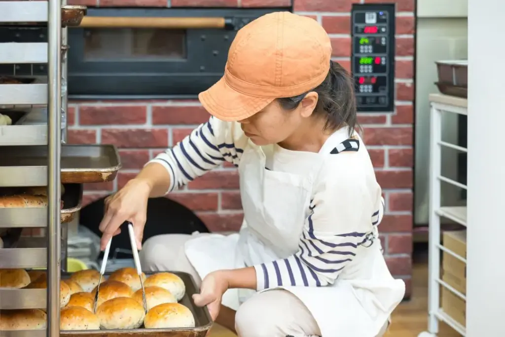 丁寧にパンを作る